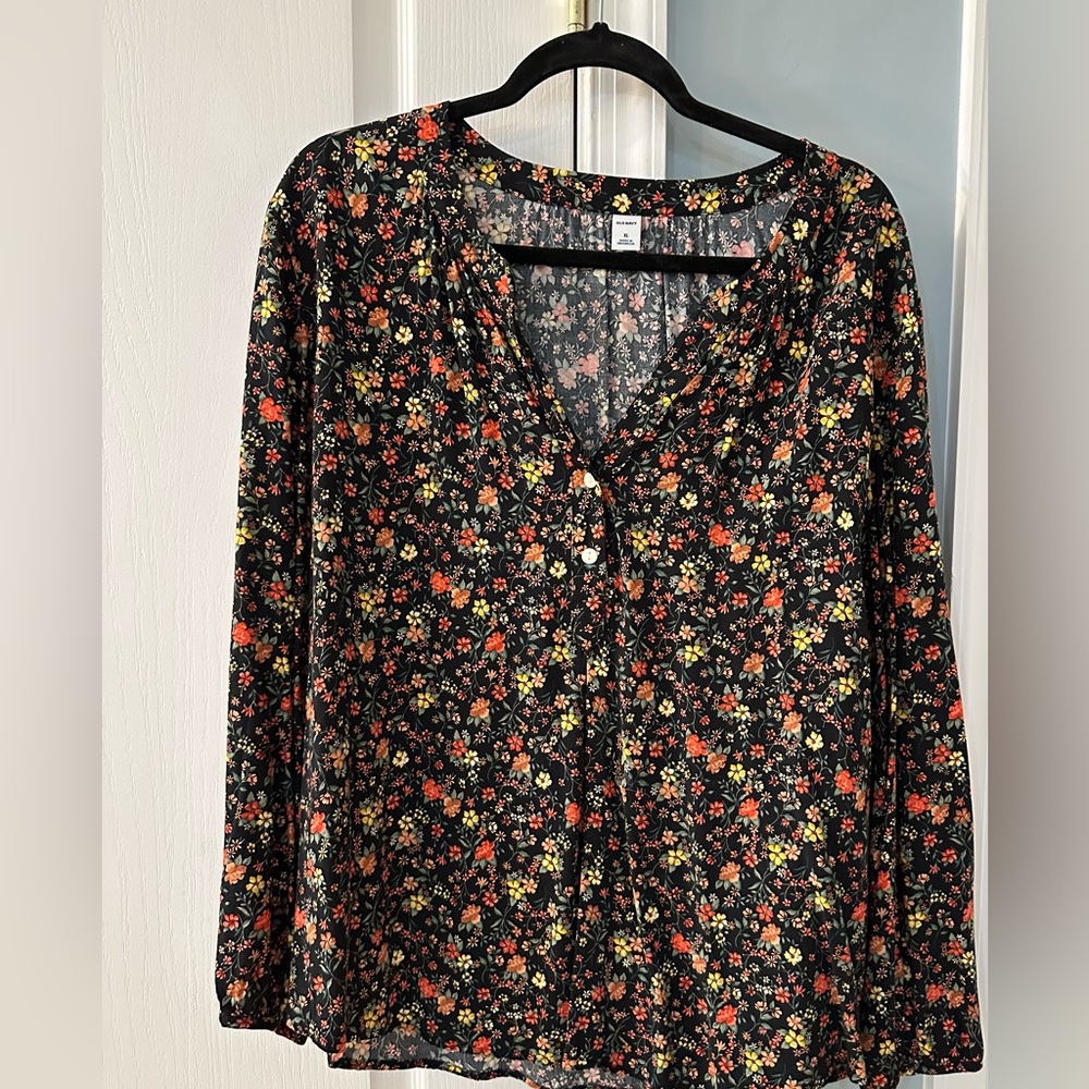 Old Navy printed split neck blouse XL black ditsy floral